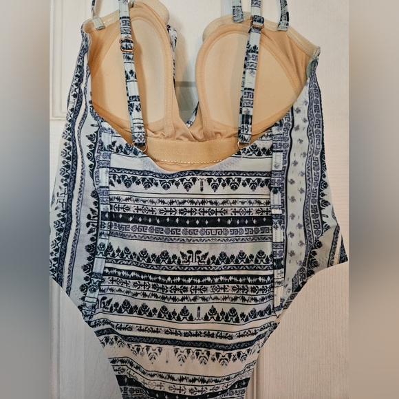 NWT Somedays Lovin Women's Blue and White One Piece Swimsuit Size XS - Picture 2 of 9